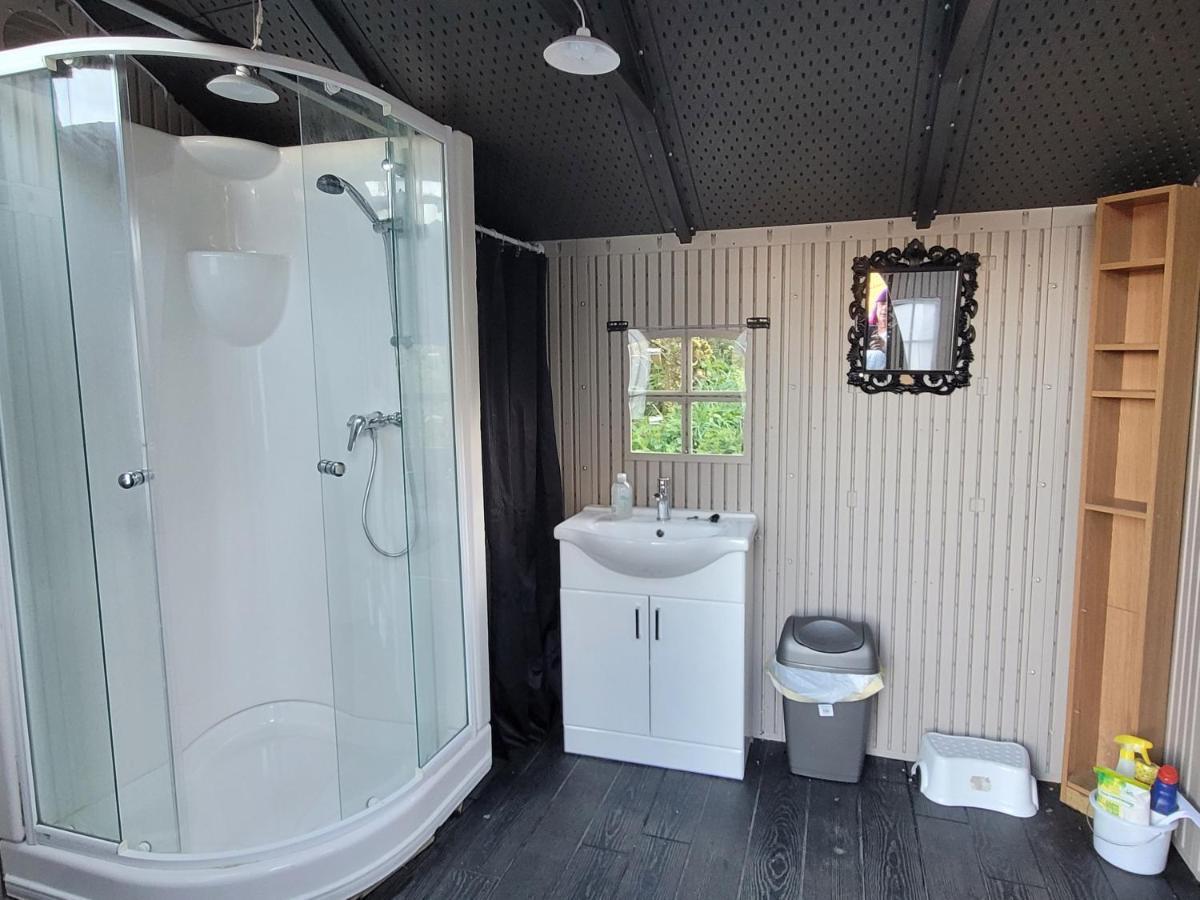 1 Glamping Tent With Kitchen & Electric On Small Family Campsite, No Bedding Supplied Narberth Exterior foto